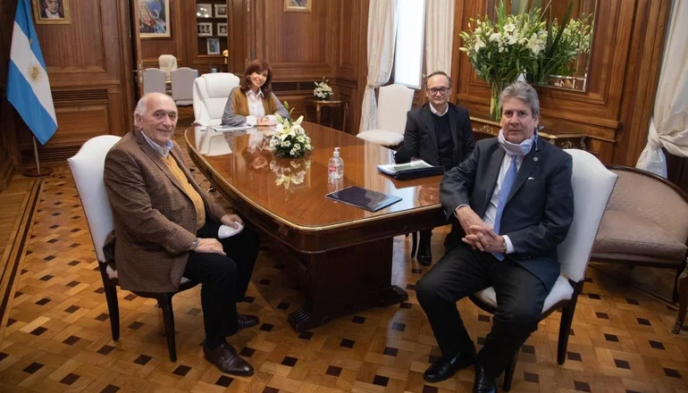 Cristina Kirchner se acercó al campo y se reunió con referentes de la agroindustria