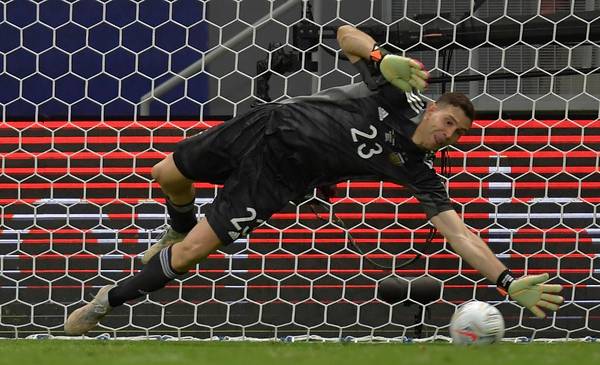 Los memes del partido de Argentina vs. Colombia: Emi Martínez, el protagonista - Vimarsana News