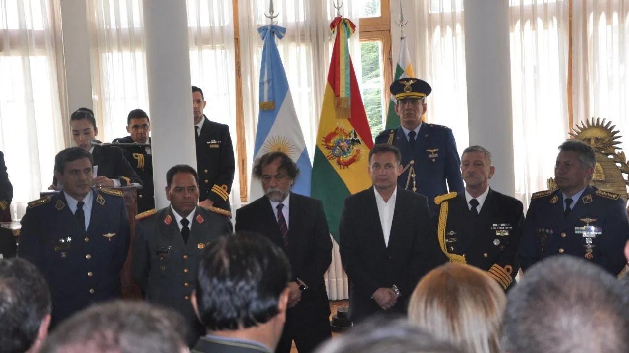 Reunión en la embajada argentina en Bolivia, luego del golpe de Estado contra Evo Morales. 