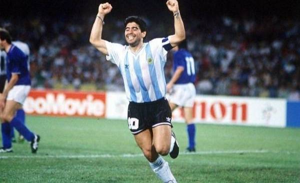 Subastaron camisetas de Maradona: la increíble cifra por la que usó contra Brasil en el 90 - Vimarsana News