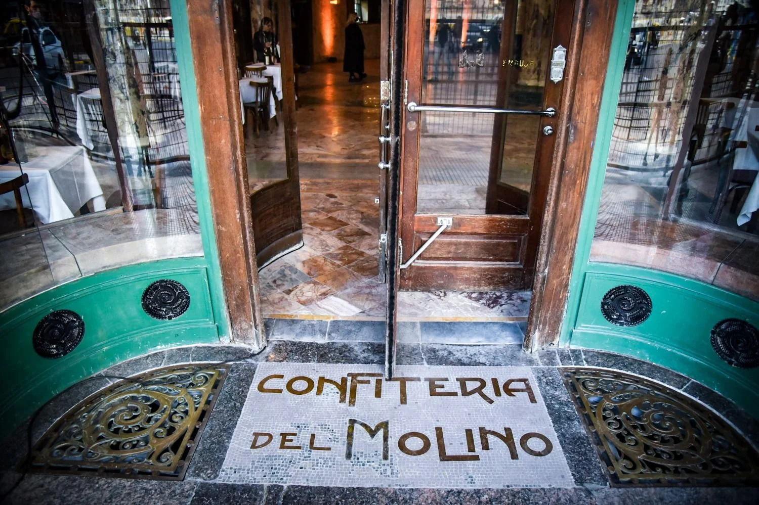 Cafetería del Molino reabrió sus puertas con inscripciones agotadas tras la  restauración | El Destape