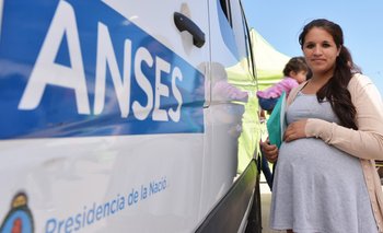 ANSES paga asignaciones con hasta $18 mil de refuerzo: a quién le toca  | Anses