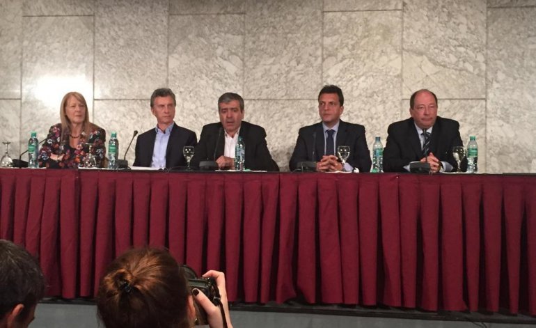 Macri, Massa y Stolbizer juntos: cargaron contra el Gobierno y llamaron a los ciudadanos a seguir "movilizándose" Macri, Massa y Stolbizer juntos: cargaron contra el Gobierno y llamaron a los ciudadanos a seguir "movilizándose" | El Destape