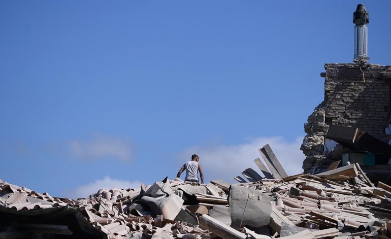Al menos 73 personas muertas y decenas de desaparecidos por un terremoto en Italia Al menos 73 personas muertas y decenas de desaparecidos por un terremoto en Italia | El Destape