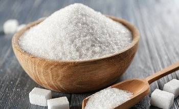 Anmat prohibió una marca de azúcar que tenía "piedras y objetos extraños" | Salud