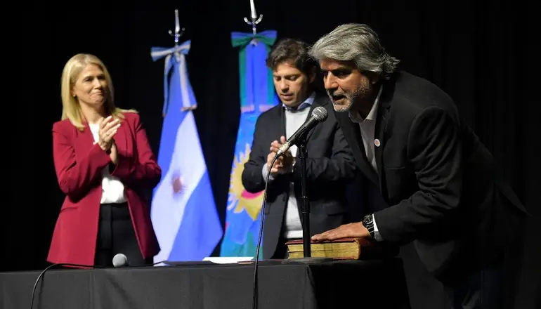 Al grito de “Si la tocan a Cristina”, asumió el nuevo ministro de Trabajo de Kicillof