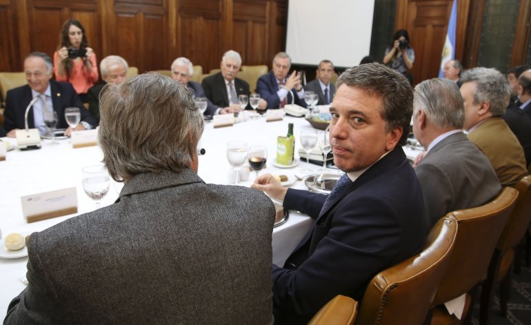 El Gobierno envía al Congreso un proyecto para congelar el gasto público y los empleados estatales El Gobierno envía al Congreso un proyecto para congelar el gasto público y los empleados estatales | El Destape