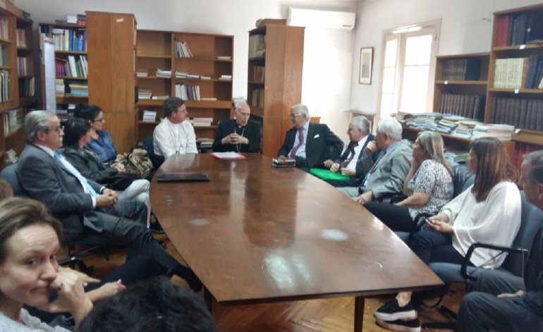 Escandaloso: La Iglesia se reunió con Pando y otros defensores de represores Escandaloso: La Iglesia se reunió con Pando y otros defensores de represores | El Destape