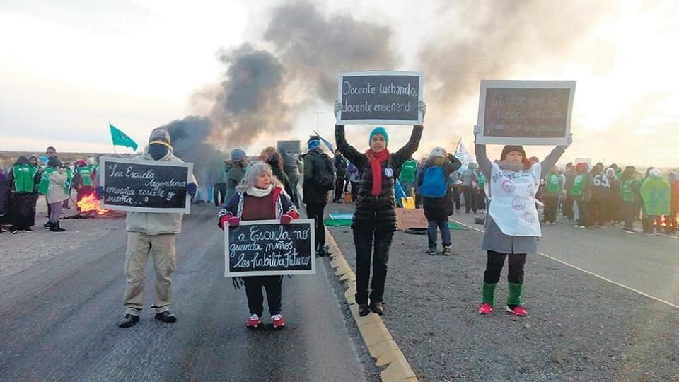 Conflicto docente en Chubut: trabajadores exigen que los reciba Finocchiaro Conflicto docente en Chubut: trabajadores exigen que los reciba Finocchiaro | El Destape