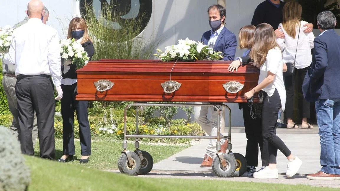 El desgarrador entierro de Elsa Serrano en un cementerio de Pilar