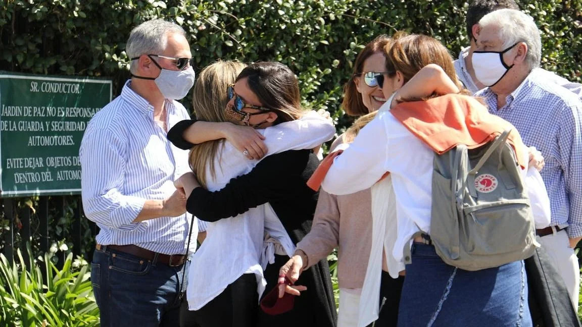 El desgarrador entierro de Elsa Serrano en un cementerio de Pilar