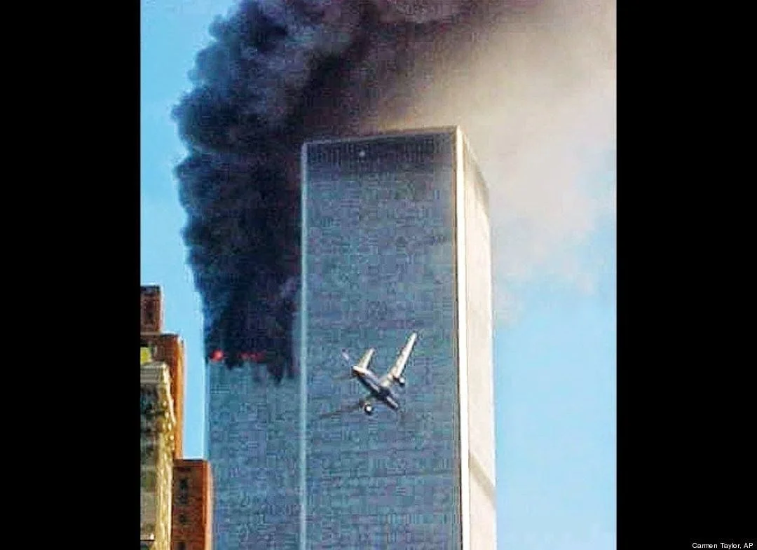 El segundo avión impacta contra una de las Torres Gemelas, el 11 de septiembre de 2001