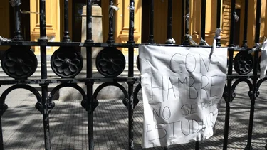 Estudiantes del Mariano Acosta levantaron la toma del colegio