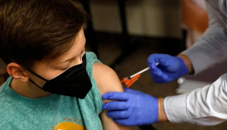 El Garrahan denuncia demoras en la Ciudad para vacunar contra el COVID a niños
