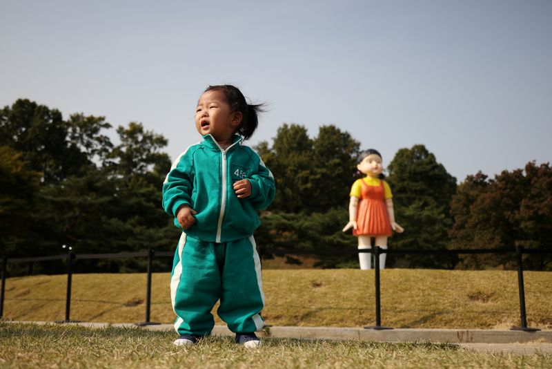 "Luz roja, luz verde": muñeca de "El juego del calamar" atrae seguidores a parque de Seúl | Del