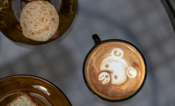 Día del café: qué es el flat white y por qué ahora lo sirven “frío” | Efemérides