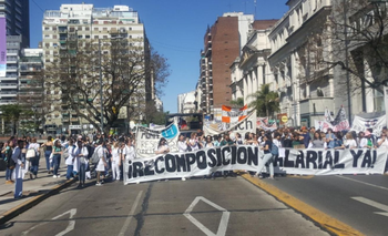 Médicos residentes se movilizaron al Obelisco y siguen de paro | Marchas en el centro porteño