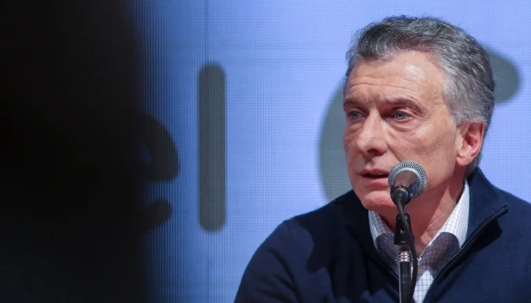 Macri reapareció desde Suiza para contestarle a Alberto Fernández