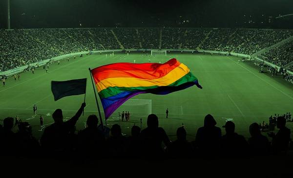 El fútbol, el negocio de la UEFA y el tabú gay - Vimarsana News