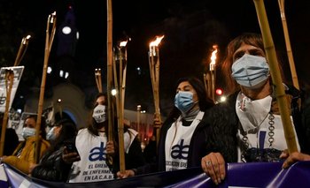 Enfermeros realizan la segunda "marcha de las antorchas" en CABA | Ciudad