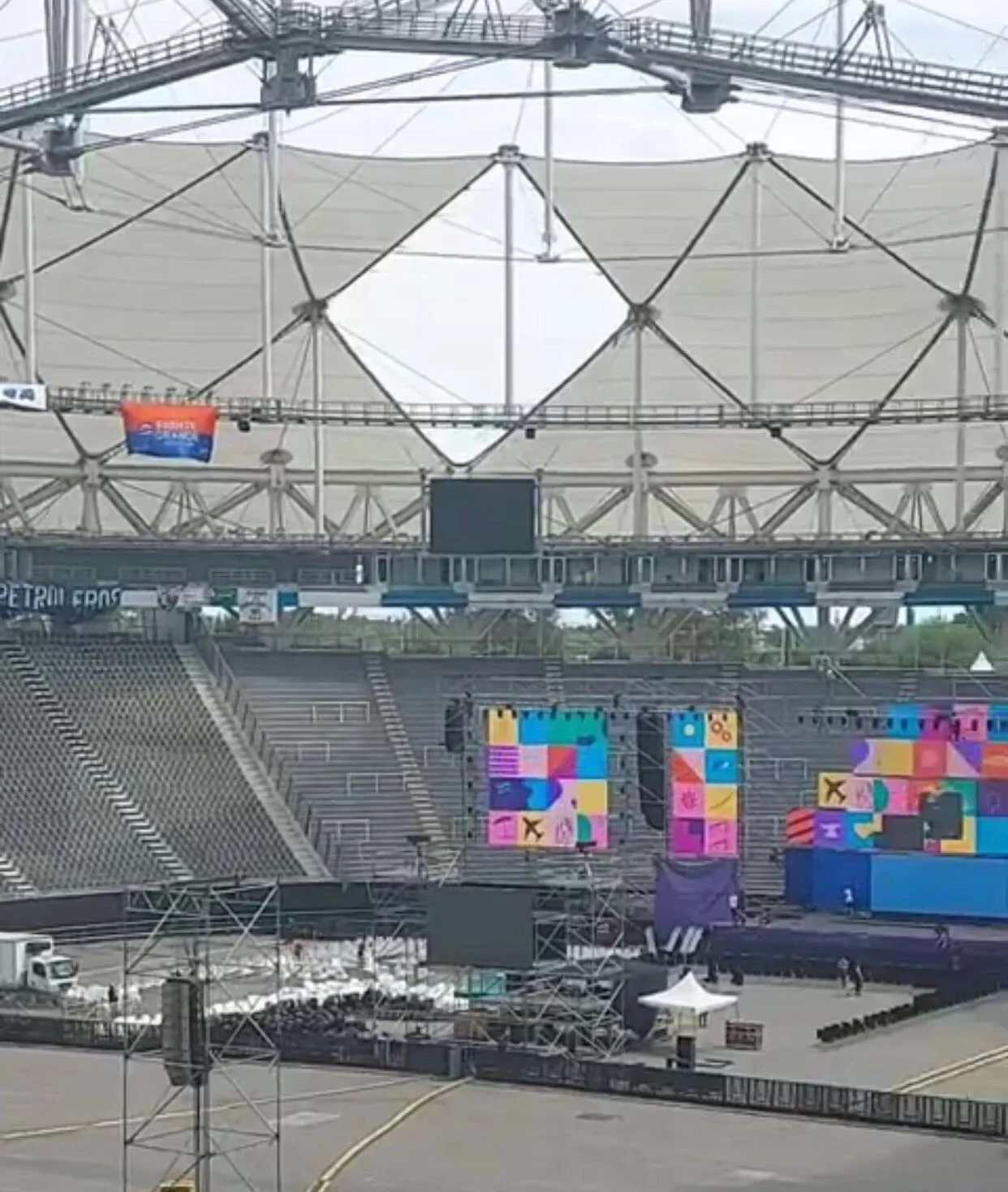 EN VIVO: Miles de militantes llenan el estadio de La Plata y ya se palpita el discurso de CFK 1 1668699164274