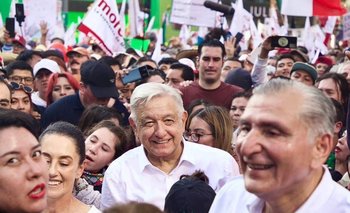 López Obrador se da un baño de masas en el cuarto aniversario de su Gobierno | México