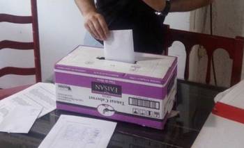 ¡Un club usó una caja de vino como urna! | Fútbol