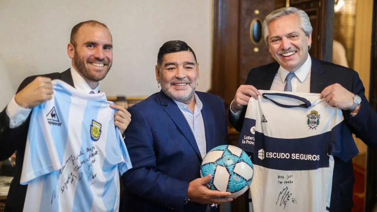 Diego Maradona salió a respaldar a Alberto Fernández y Cristina Kirchner: "Tienen las pelotas bien puestas"