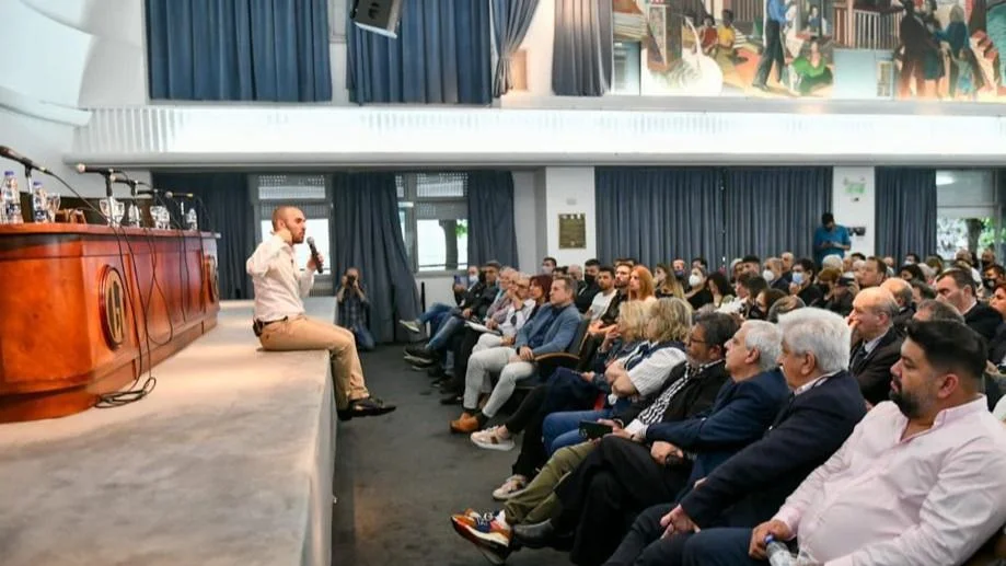 Martín Guzmán y sindicalistas de la CGT