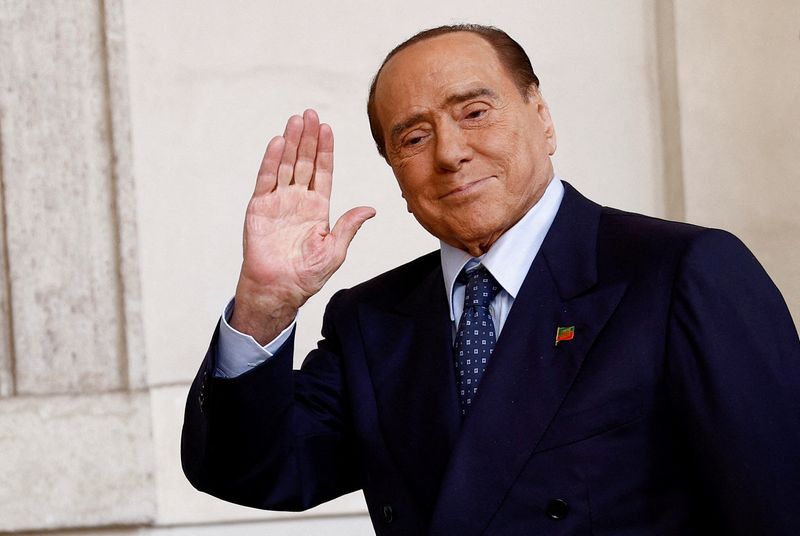Il Cavaliere: Berlusconi, ultimo garante della stabilità politica in Italia