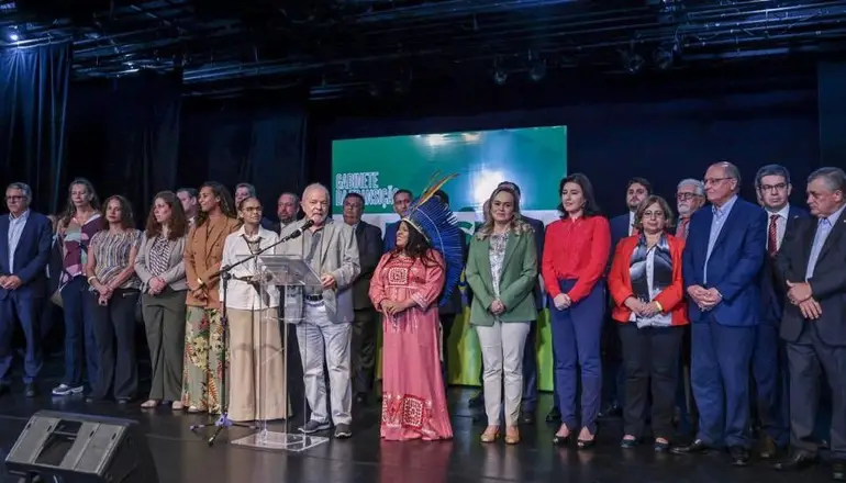 A cuatro días de asumir, Lula presentó su gabinete completo